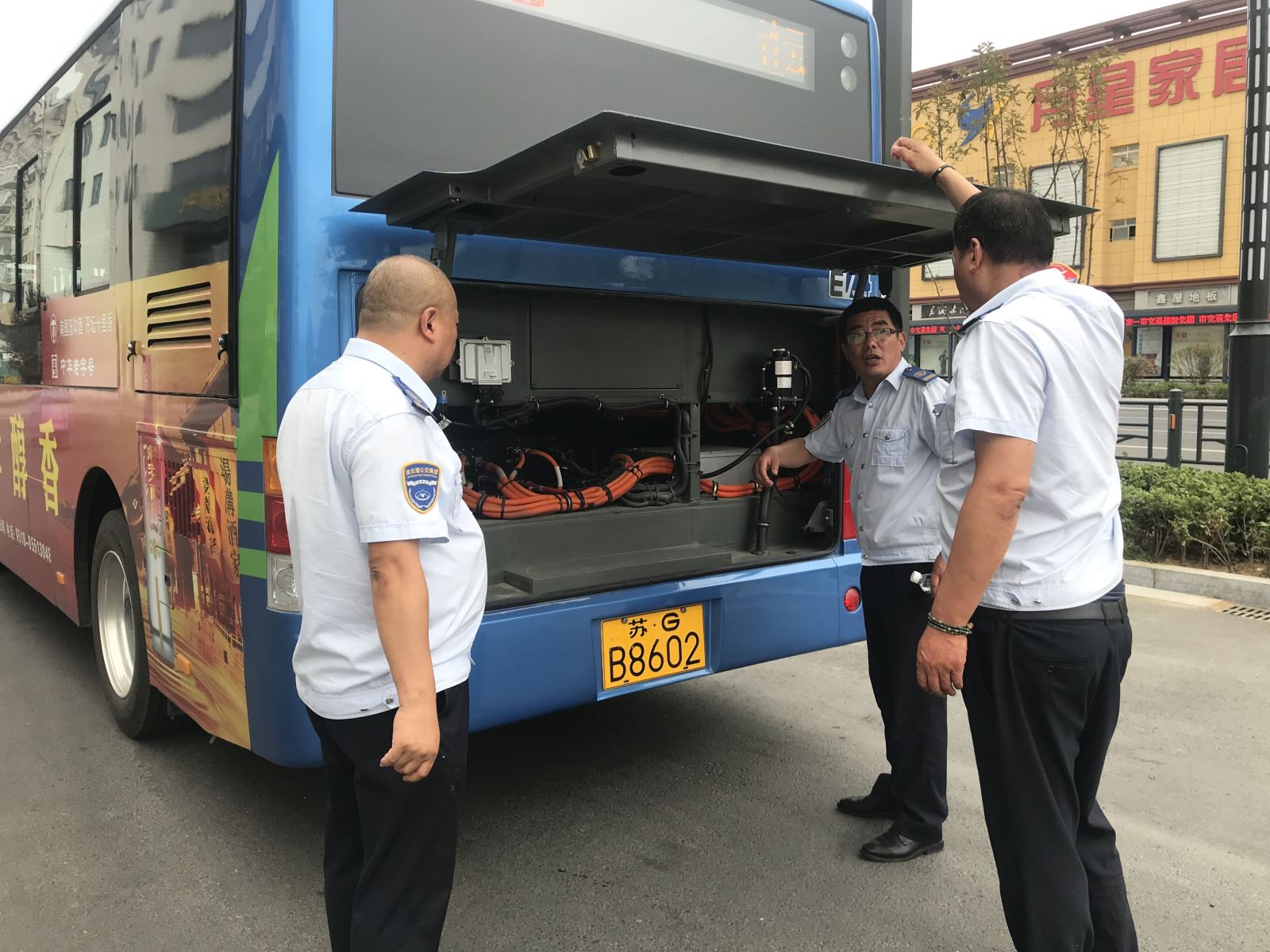 安全行車(chē)無(wú)小事 時(shí)刻緊繃安全弦